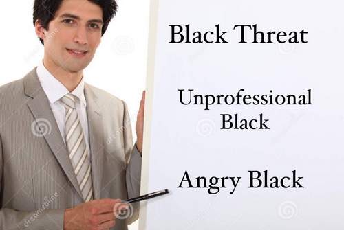 Un homme blanc désigne un tableau blanc où figure une liste de trois mots en colonne : d'abord "Menace noire", puis "Noir.e. non professionnel" et pour finir "Noir.e en colère".